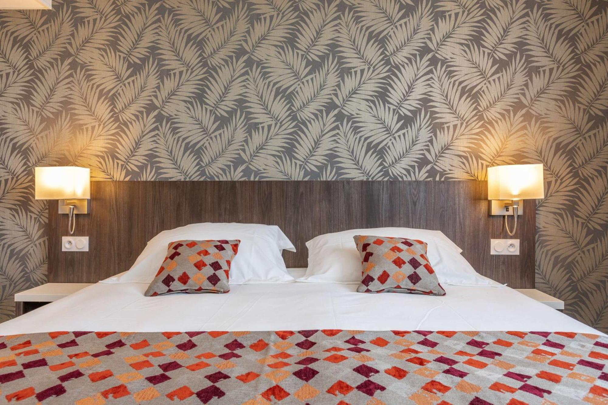 Brit Hotel Ploermel - Hotel De L'Hippodrome Εξωτερικό φωτογραφία