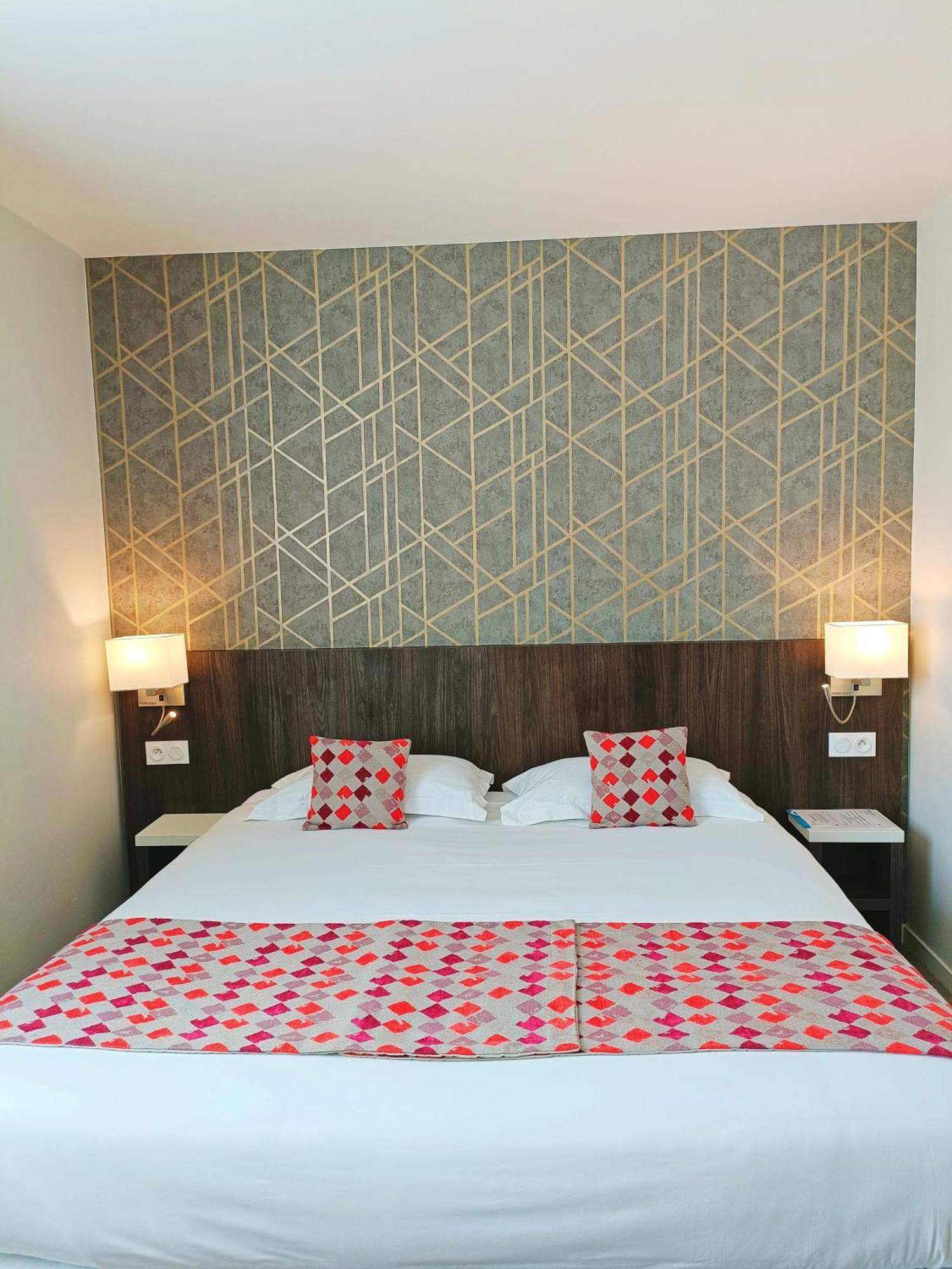 Brit Hotel Ploermel - Hotel De L'Hippodrome Εξωτερικό φωτογραφία