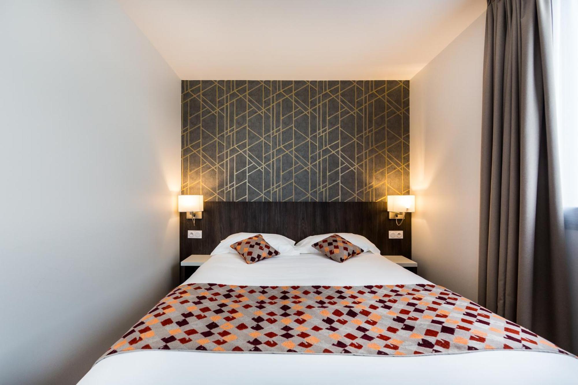 Brit Hotel Ploermel - Hotel De L'Hippodrome Εξωτερικό φωτογραφία