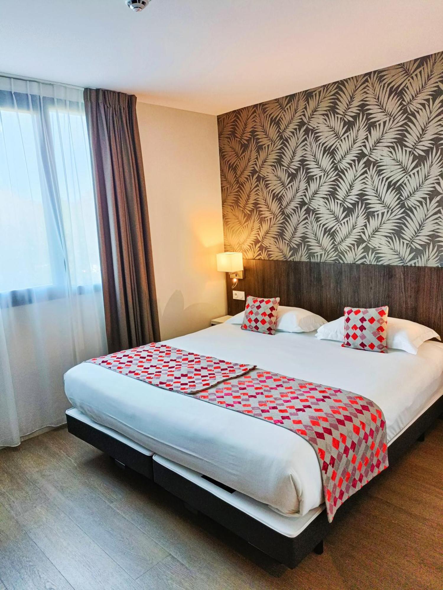 Brit Hotel Ploermel - Hotel De L'Hippodrome Εξωτερικό φωτογραφία