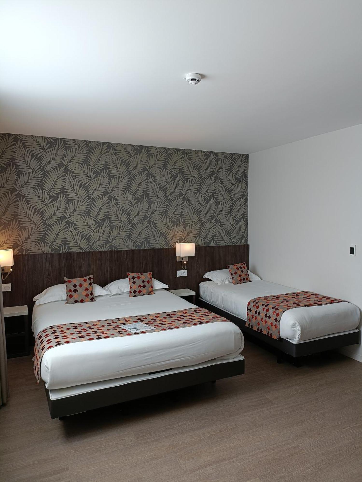 Brit Hotel Ploermel - Hotel De L'Hippodrome Εξωτερικό φωτογραφία