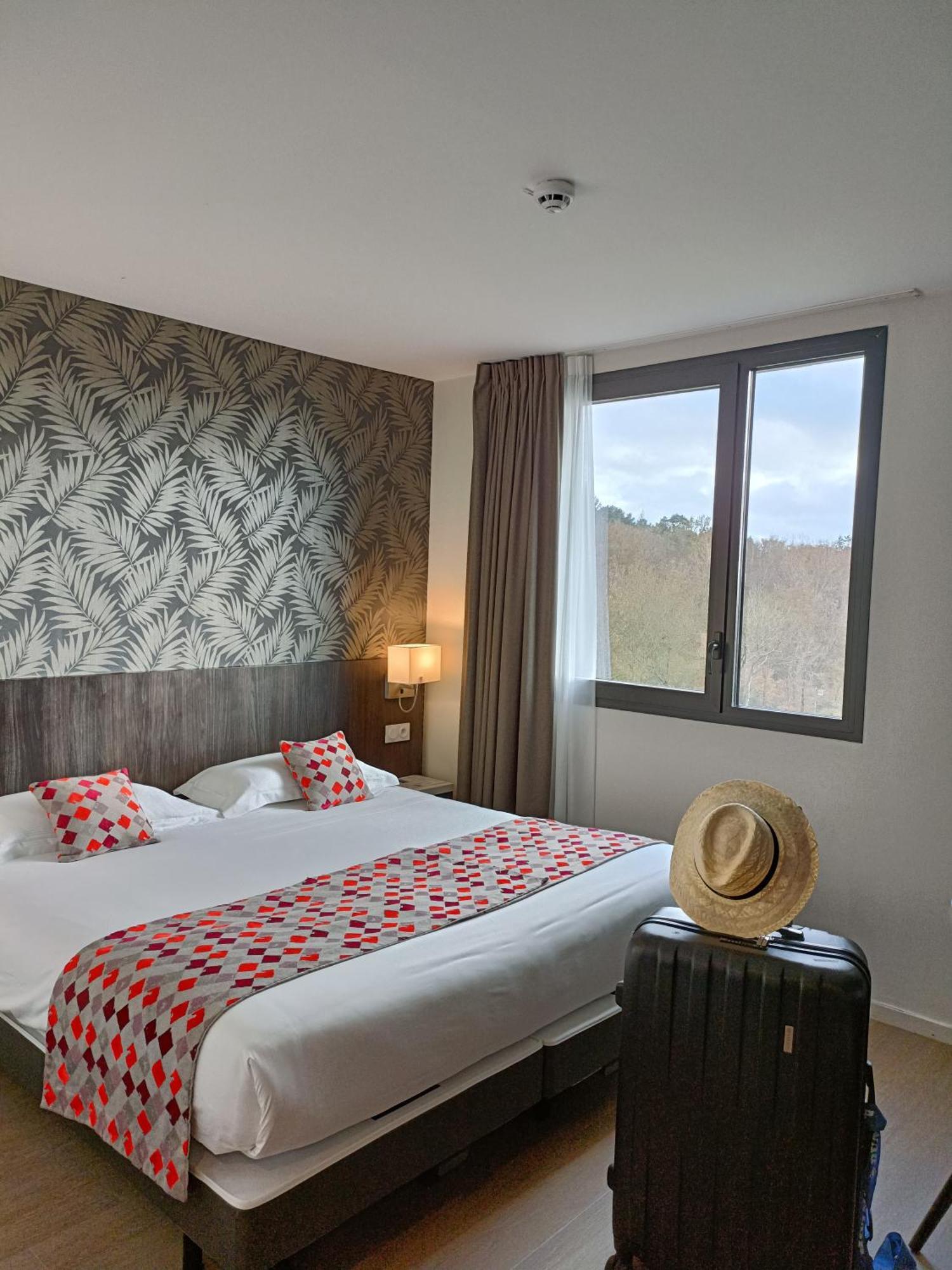 Brit Hotel Ploermel - Hotel De L'Hippodrome Εξωτερικό φωτογραφία