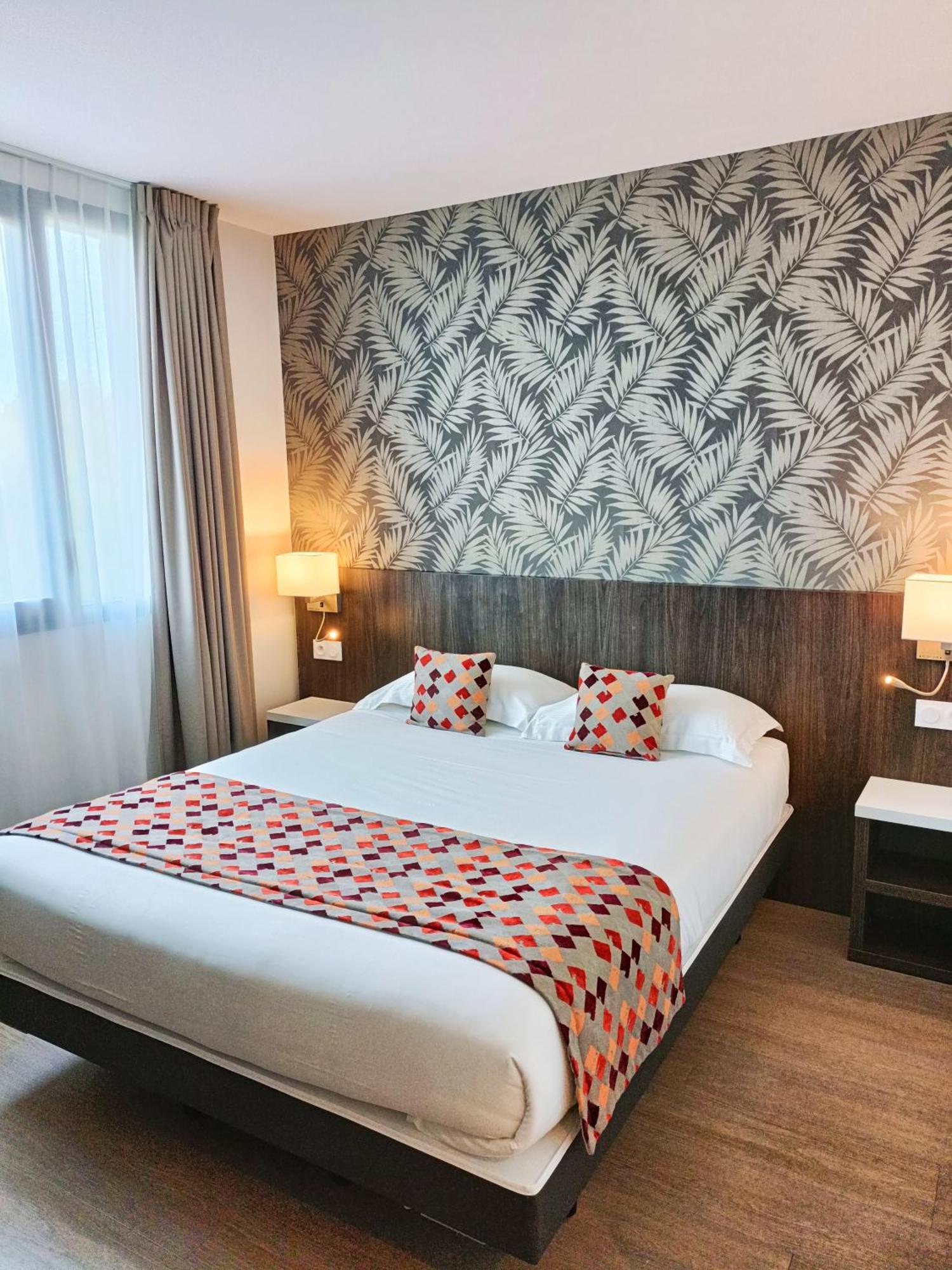 Brit Hotel Ploermel - Hotel De L'Hippodrome Εξωτερικό φωτογραφία