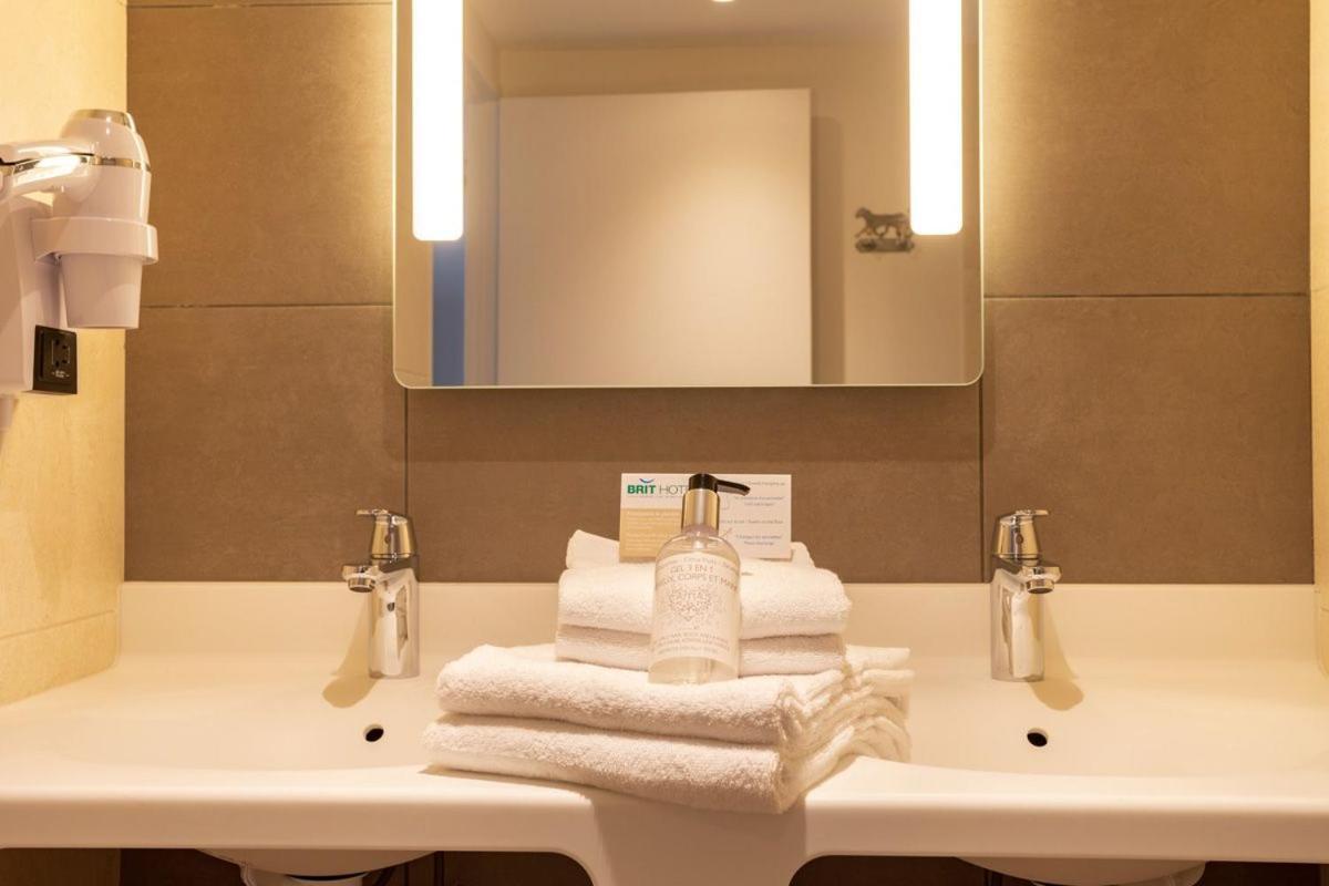 Brit Hotel Ploermel - Hotel De L'Hippodrome Εξωτερικό φωτογραφία